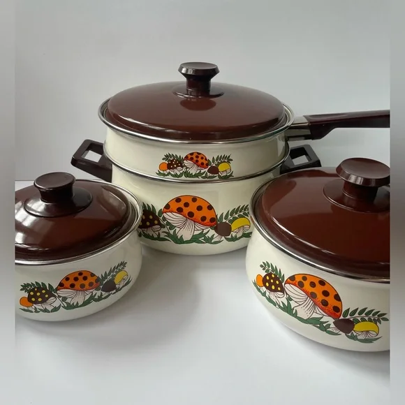 SOLD//Vintage 1970s Sears “Merry Mushroom” Pots and Pans, Set of 4 - Picture 2 of 10